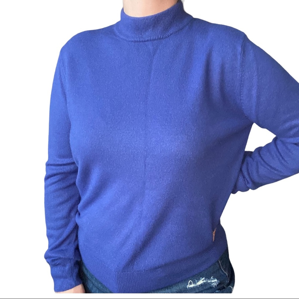 Super soft mock neck sweater, estimated size medium